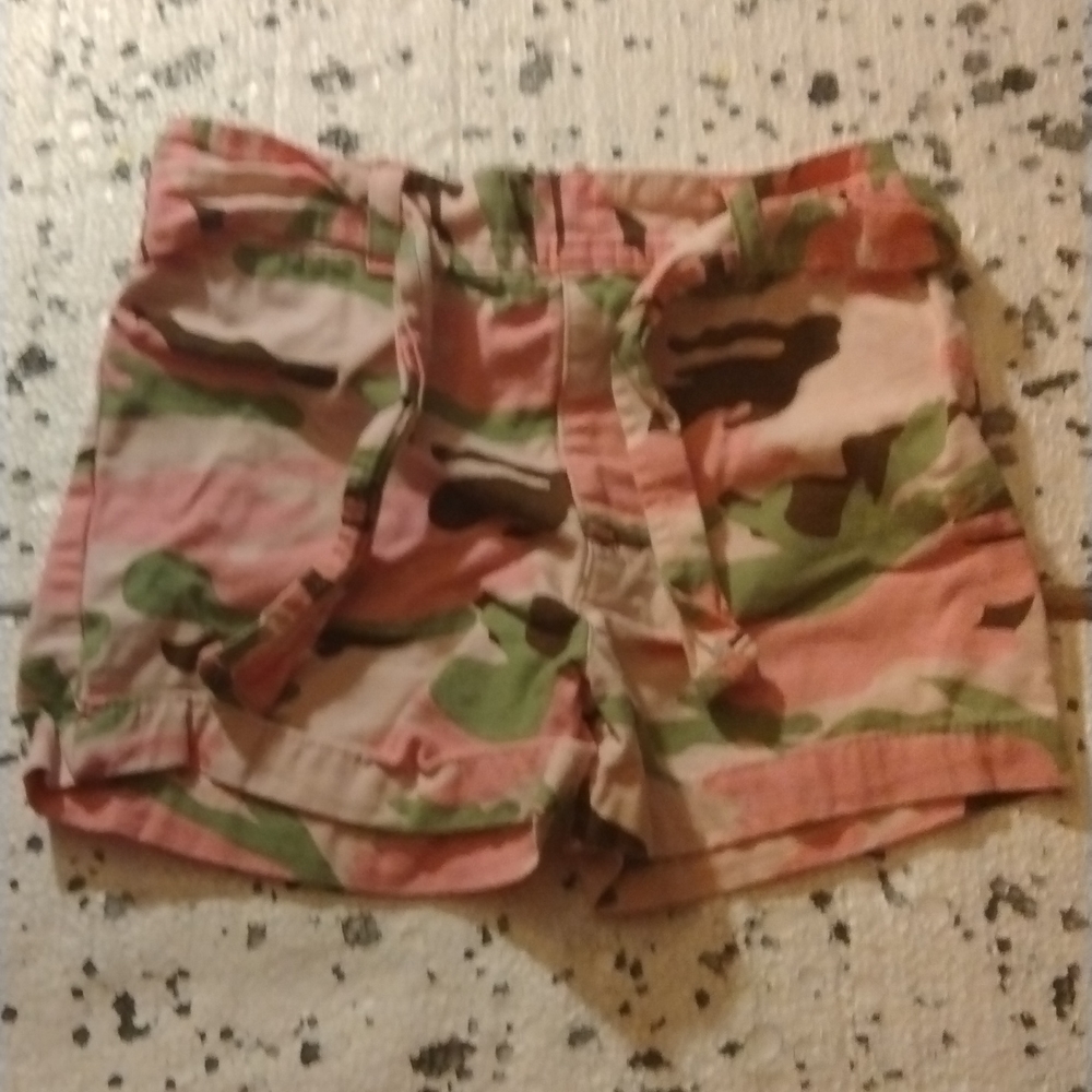 Pink camo girls shorts with fabric belt